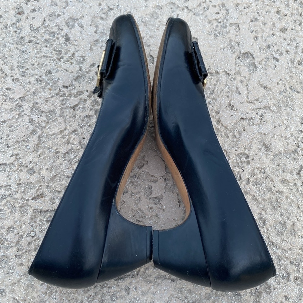 Salvatore Ferragamo bow pumps with snakeskin texture and brass hardware 5.5 B - Picture 8 of 14